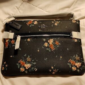Blue Coach med. Wristlet